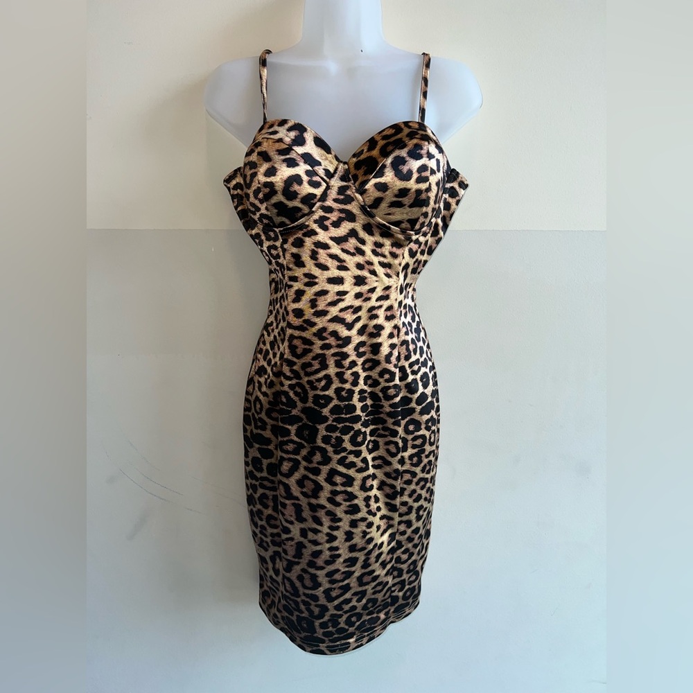 Sexy leopard body contouring dress